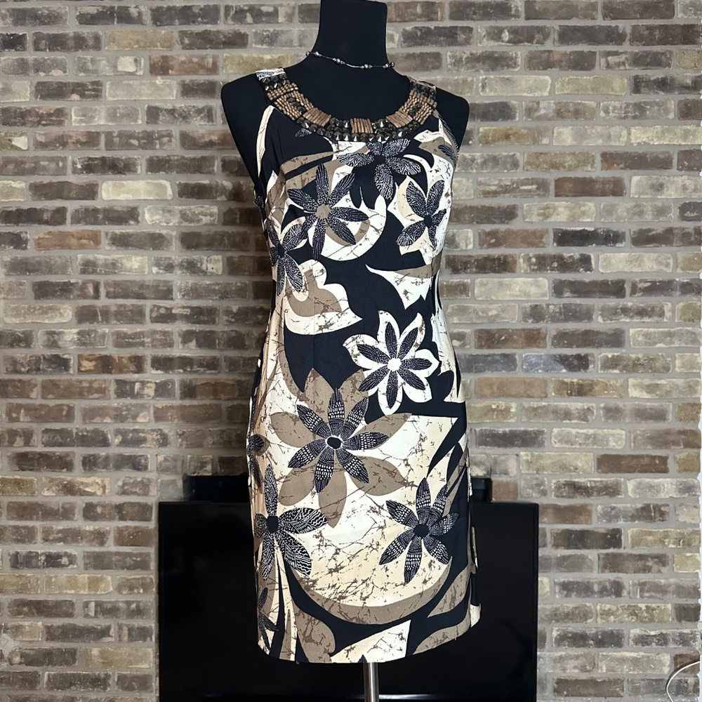 Dressbarn size 8P The dress features a mix of black, tan, and white colors